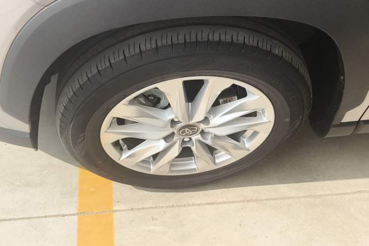 Used Toyota Corolla Cross 2024 2.0L Pioneer Edition Left Front Wheel Hub
