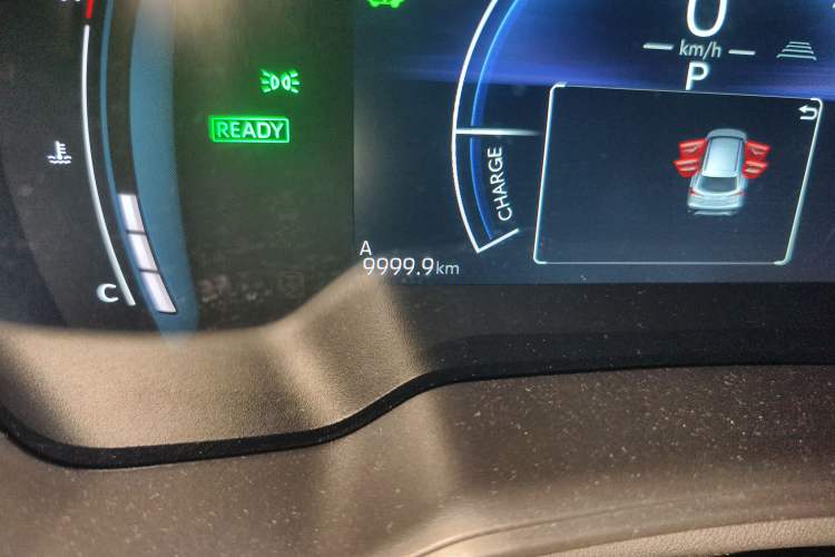 Used Toyota Corolla Cross 2024 2.0L Smart Electric Hybrid Dual-Engine Pioneer Edition Odometer Close Up
