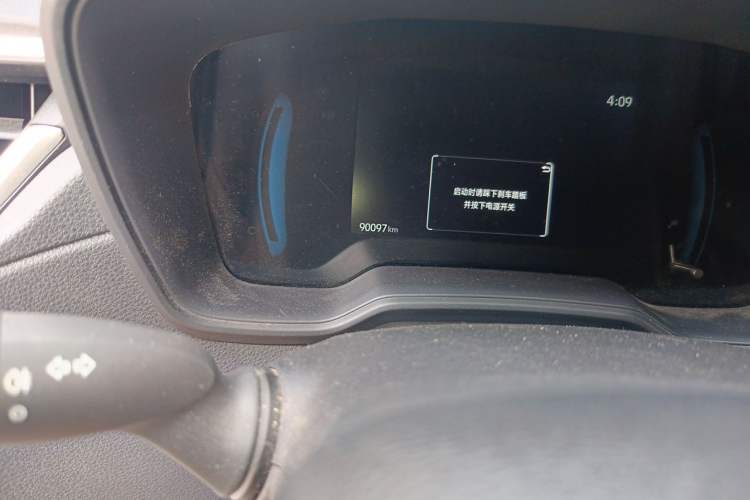 Used Toyota Corolla Cross 2024 2.0L Smart Electric Hybrid Dual-Engine Pioneer Edition Odometer Close Up