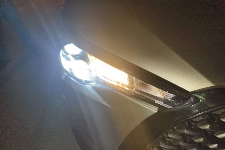 Used Toyota Corolla Cross 2024 2.0L Smart Electric Hybrid Dual-Engine Pioneer Edition Right Front Headlight