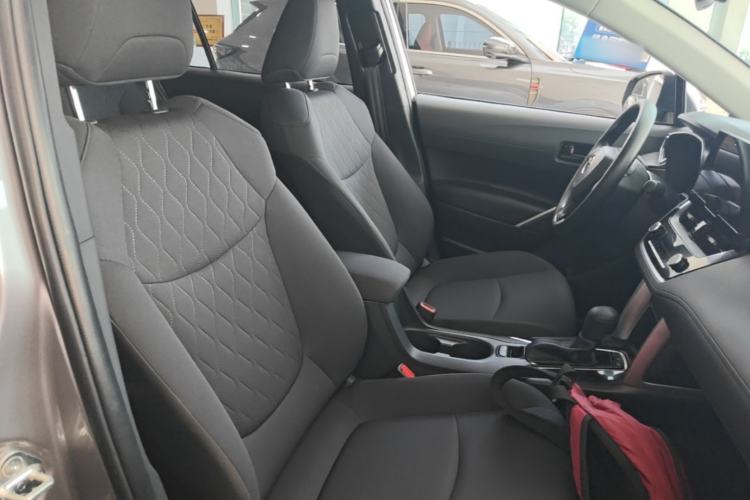 Used Toyota Corolla Cross 2024 2.0L Smart Electric Hybrid Dual-Engine Pioneer Edition Right Front Seat