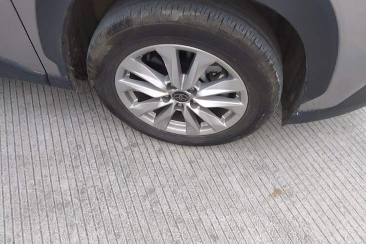 Used Toyota Corolla Cross 2024 2.0L Pioneer Edition Right Front Wheel Hub