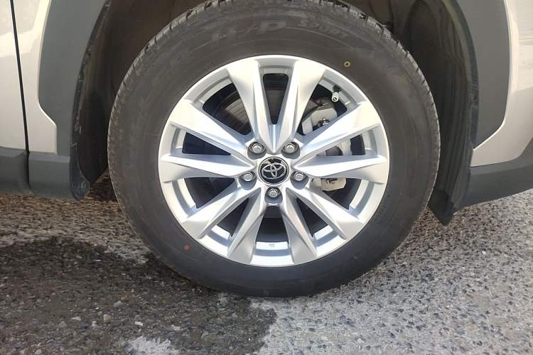 Used Toyota Corolla Cross 2024 2.0L Pioneer Edition Right Front Wheel Hub