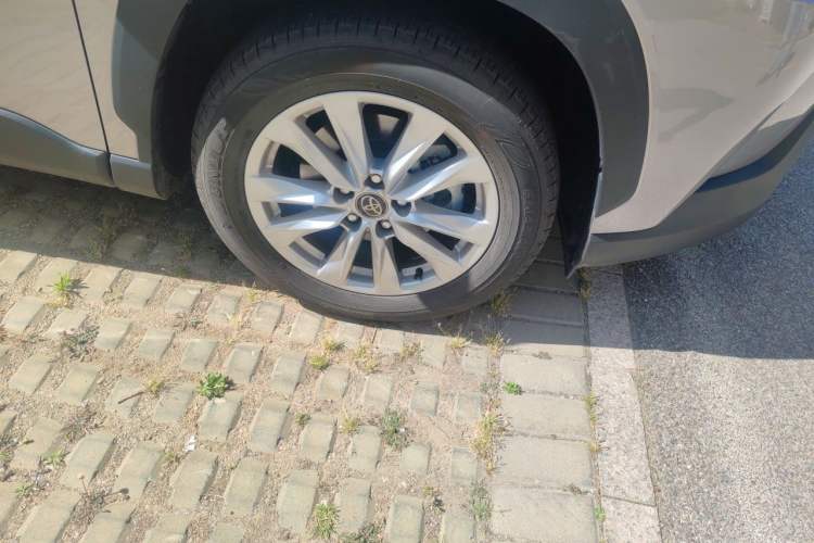 Used Toyota Corolla Cross 2024 2.0L Pioneer Edition Right Front Wheel Hub