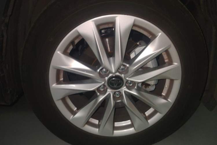 Used Toyota Corolla Cross 2024 2.0L Pioneer Edition Right Front Wheel Hub