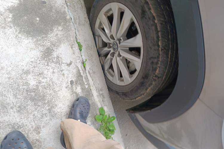 Used Toyota Corolla Cross 2024 2.0L Smart Electric Hybrid Dual-Engine Pioneer Edition Right Front Wheel Hub