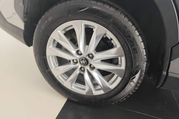 Used Toyota Corolla Cross 2024 2.0L Smart Electric Hybrid Dual-Engine Pioneer Edition Right Rear Wheel Hub