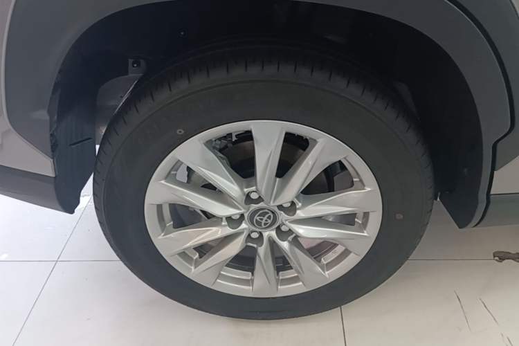 Used Toyota Corolla Cross 2024 2.0L Pioneer Edition Right Rear Wheel Hub