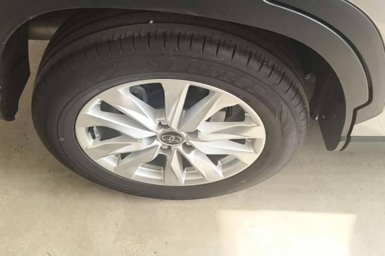 Used Toyota Corolla Cross 2024 2.0L Pioneer Edition Right Rear Wheel Hub