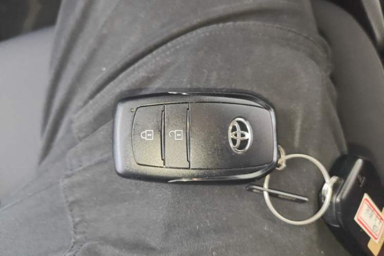 Used Toyota Corolla Cross 2024 2.0L Smart Electric Hybrid Dual-Engine Pioneer Edition Vehicle Key