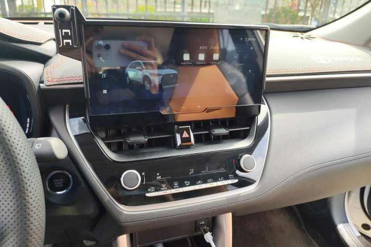 Used Toyota Corolla Cross 2024 2.0L Elite Edition Audio And AC Panel