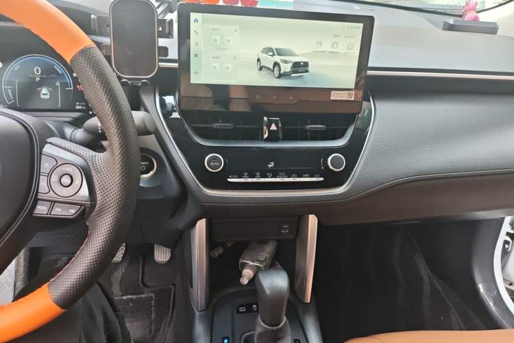 Used Toyota Corolla Cross 2024 2.0L Smart Electric Hybrid Dual-Engine Elite Edition Audio And AC Panel