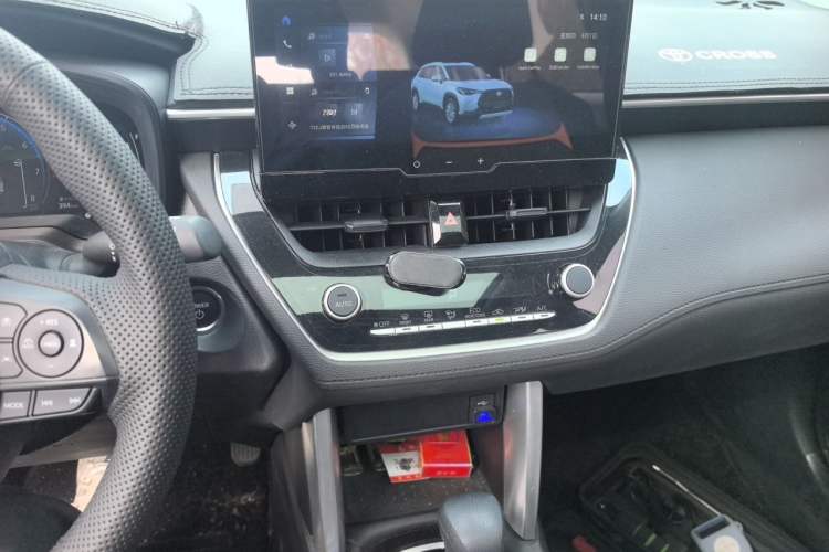 Used Toyota Corolla Cross 2024 2.0L Smart Electric Hybrid Dual-Engine Elite Edition Audio And AC Panel