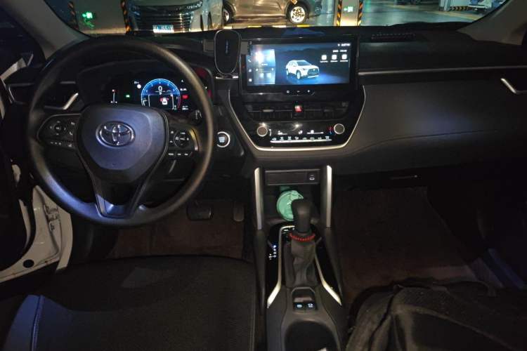 Used Toyota Corolla Cross 2024 2.0L Elite Edition Center Console