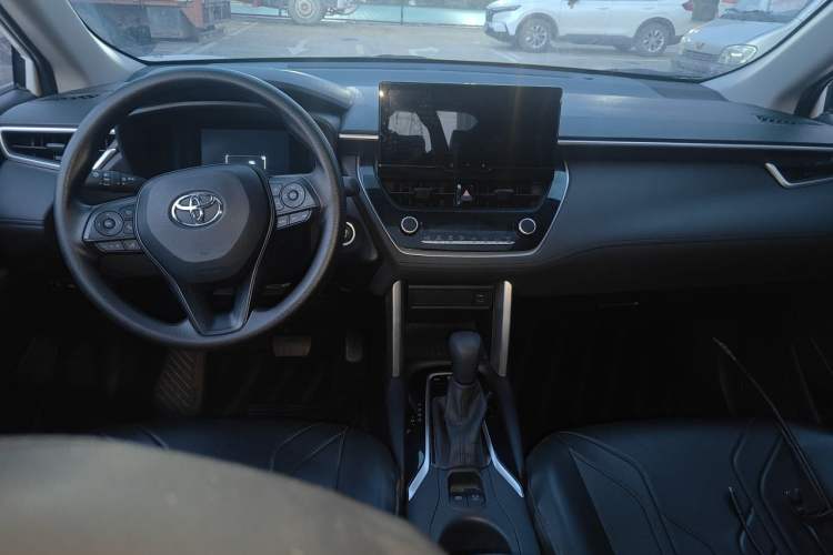 Used Toyota Corolla Cross 2024 2.0L Elite Edition Center Console