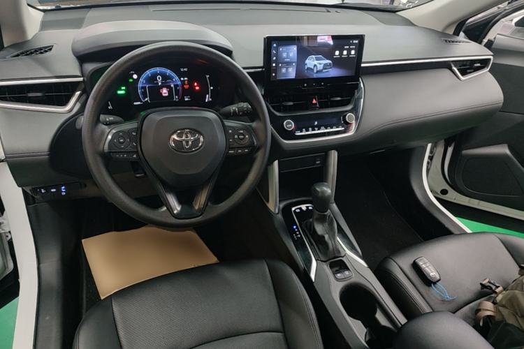 Used Toyota Corolla Cross 2024 2.0L Smart Electric Hybrid Dual-Engine Pioneer Edition Center Console