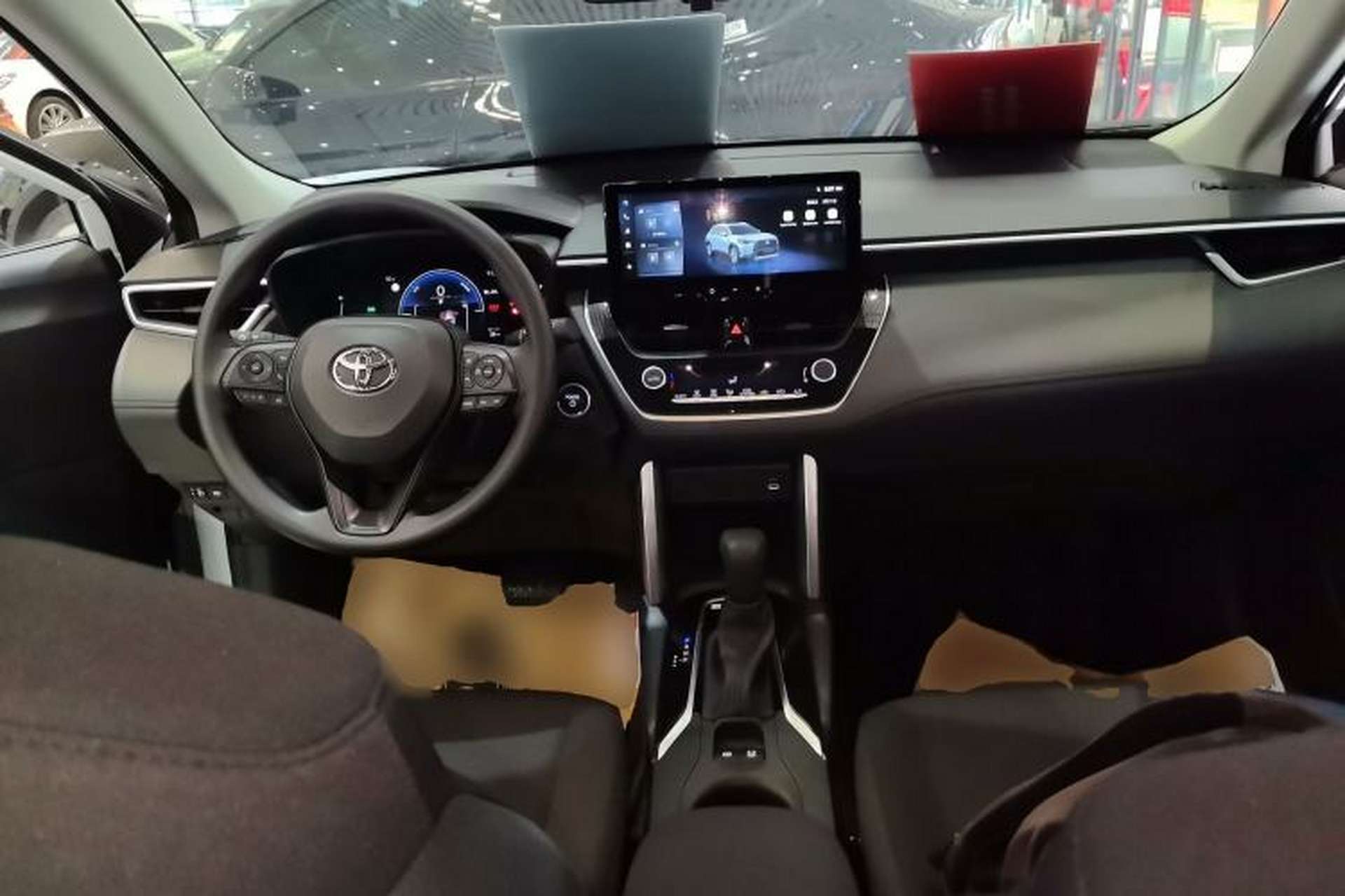Used Toyota Corolla Cross 2024 2.0L Smart Electric Hybrid Dual-Engine Pioneer Edition Center Console
