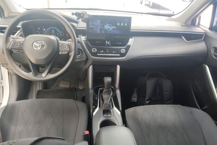 Used Toyota Corolla Cross 2024 2.0L Smart Electric Hybrid Dual-Engine Pioneer Edition Center Console
