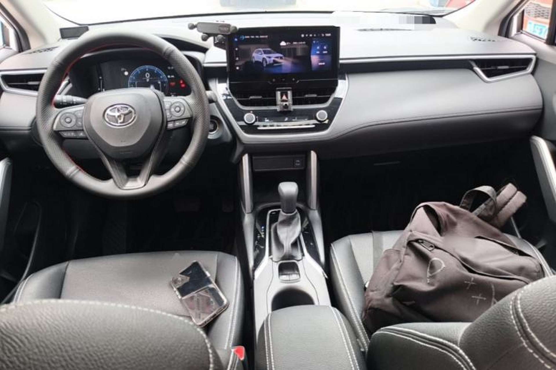 Used Toyota Corolla Cross 2024 2.0L Elite Edition Center Console