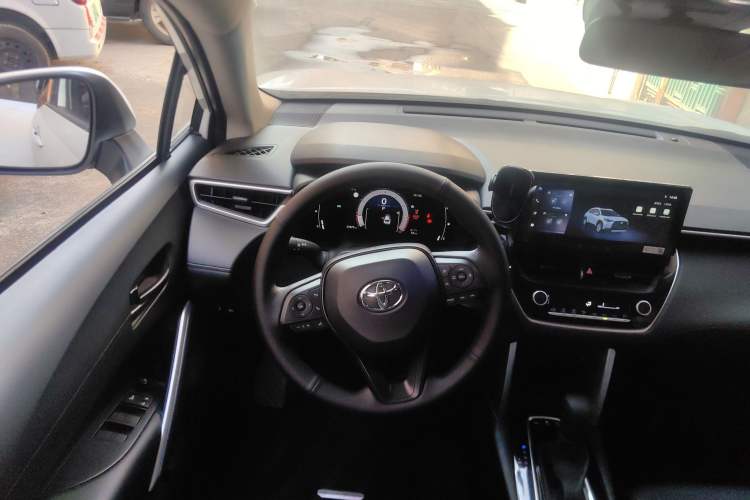 Used Toyota Corolla Cross 2024 2.0L Elite Edition Center Console