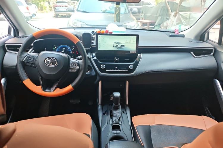 Used Toyota Corolla Cross 2024 2.0L Smart Electric Hybrid Dual-Engine Elite Edition Center Console