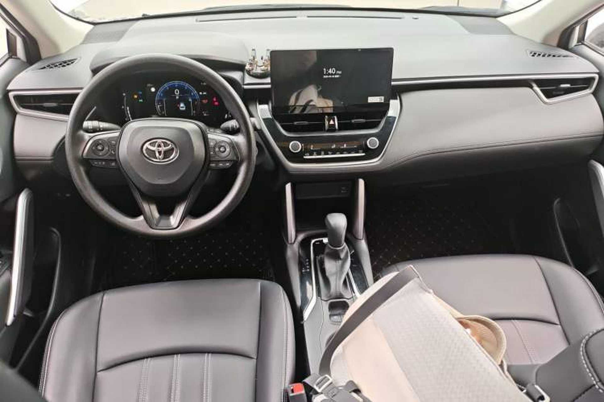 Used Toyota Corolla Cross 2024 2.0L Elite Edition Center Console