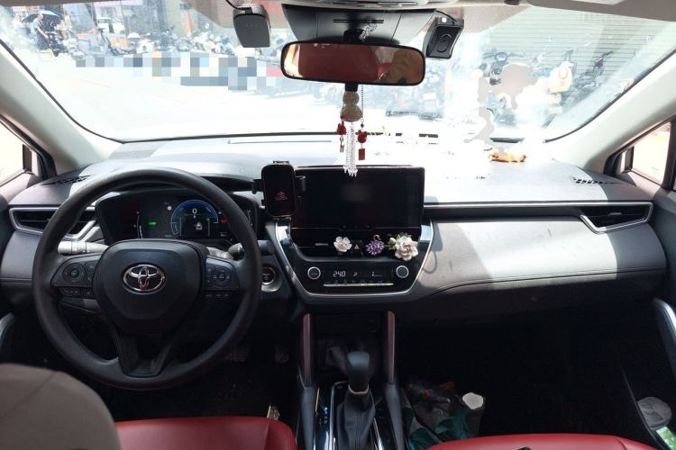 Used Toyota Corolla Cross 2024 2.0L Smart Electric Hybrid Dual-Engine Elite Edition Center Console