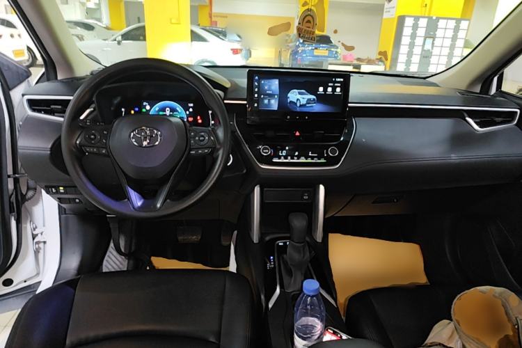 Used Toyota Corolla Cross 2024 2.0L Smart Electric Hybrid Dual-Engine Pioneer Edition Center Console