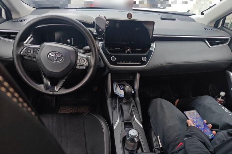 Used Toyota Corolla Cross 2024 2.0L Smart Electric Hybrid Dual-Engine Pioneer Edition Center Console