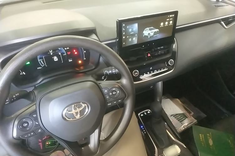 Used Toyota Corolla Cross 2024 2.0L Smart Electric Hybrid Dual-Engine Pioneer Edition Center Console