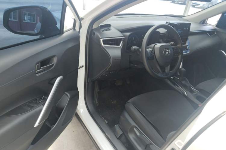 Used Toyota Corolla Cross 2024 2.0L Smart Electric Hybrid Dual-Engine Pioneer Edition Driver Seat