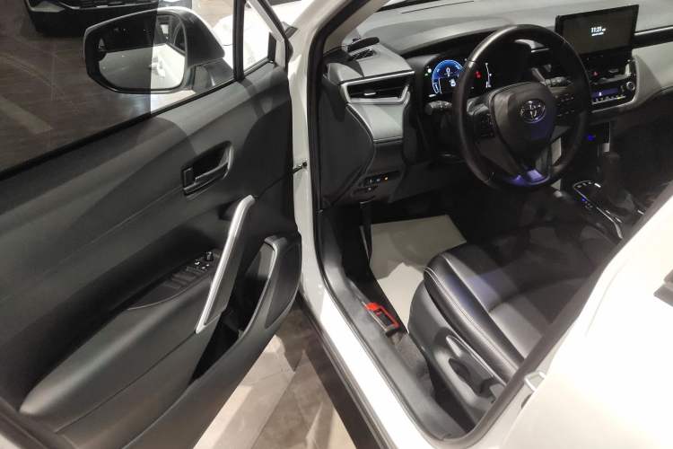 Used Toyota Corolla Cross 2024 2.0L Smart Electric Hybrid Dual-Engine Pioneer Edition Driver Seat