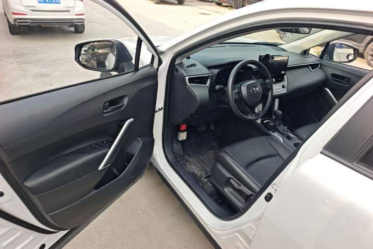 Used Toyota Corolla Cross 2024 2.0L Smart Electric Hybrid Dual-Engine Pioneer Edition Driver Seat