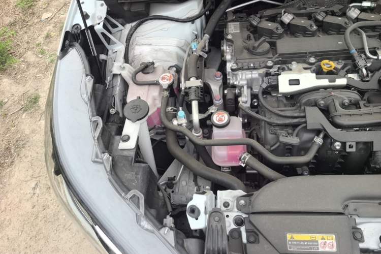 Used Toyota Corolla Cross 2024 2.0L Smart Electric Hybrid Dual-Engine Elite Edition Engine Bay Right