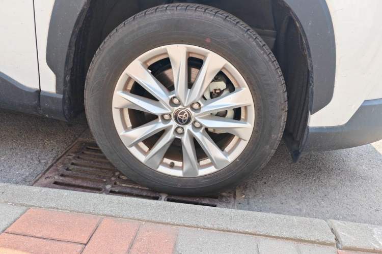 Used Toyota Corolla Cross 2024 2.0L Smart Electric Hybrid Dual-Engine Pioneer Edition Exterior 1
