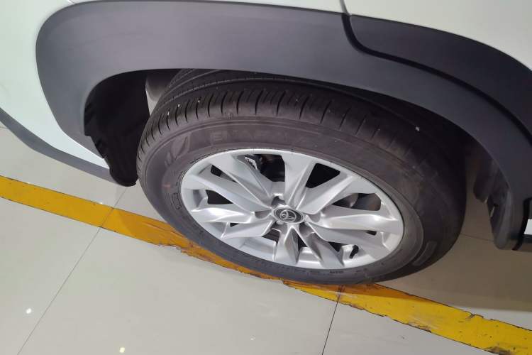 Used Toyota Corolla Cross 2024 2.0L Smart Electric Hybrid Dual-Engine Pioneer Edition Exterior 5