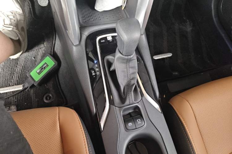 Used Toyota Corolla Cross 2024 2.0L Elite Edition Gear Lever