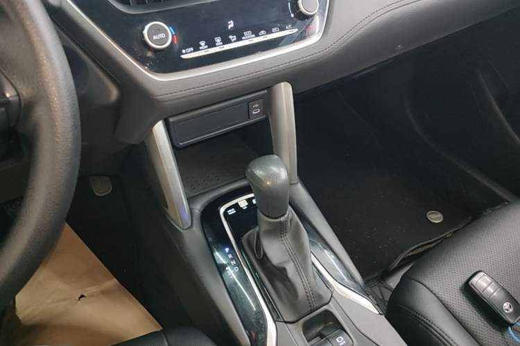 Used Toyota Corolla Cross 2024 2.0L Smart Electric Hybrid Dual-Engine Pioneer Edition Gear Lever