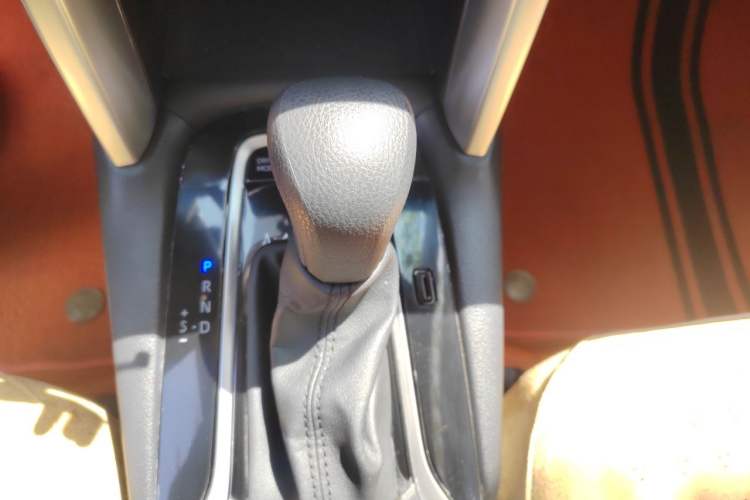 Used Toyota Corolla Cross 2024 2.0L Smart Electric Hybrid Dual-Engine Pioneer Edition Gear Lever