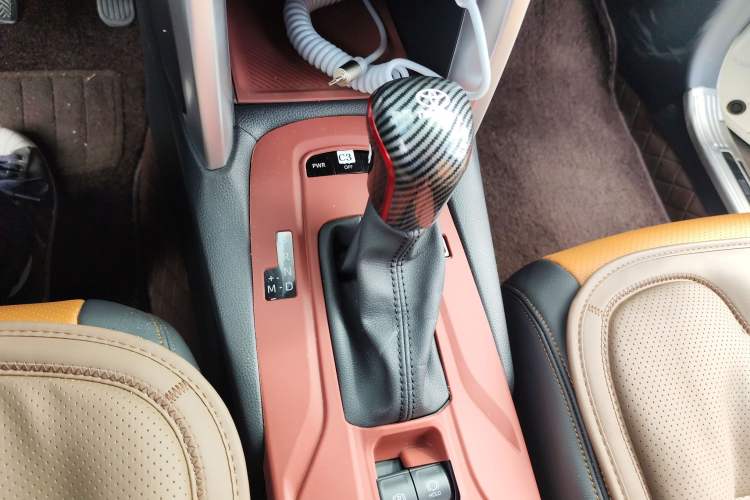 Used Toyota Corolla Cross 2024 2.0L Elite Edition Gear Lever
