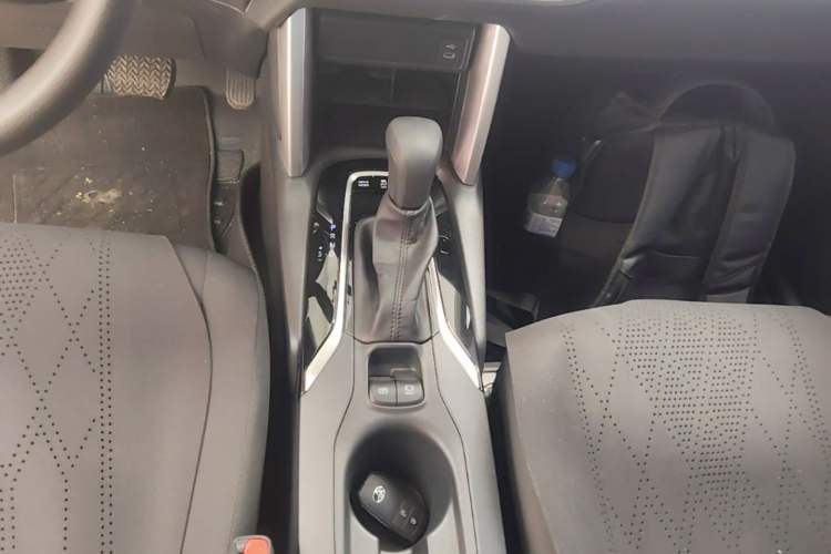 Used Toyota Corolla Cross 2024 2.0L Smart Electric Hybrid Dual-Engine Pioneer Edition Gear Lever