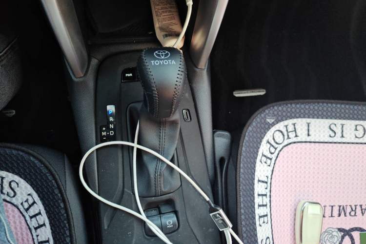 Used Toyota Corolla Cross 2024 2.0L Elite Edition Gear Lever