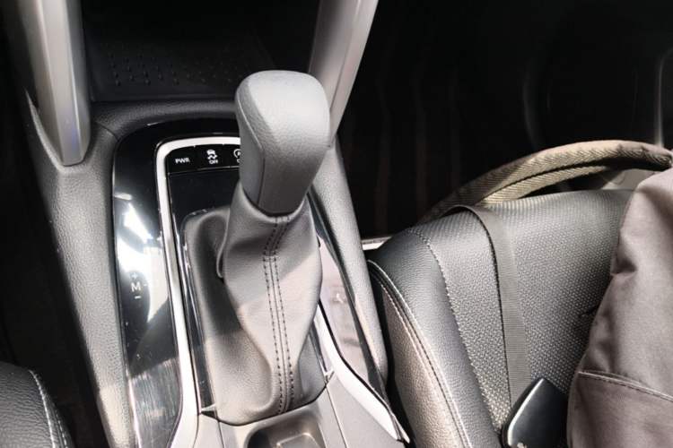 Used Toyota Corolla Cross 2024 2.0L Elite Edition Gear Lever