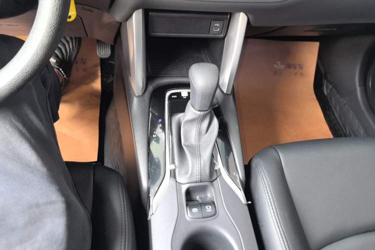 Used Toyota Corolla Cross 2024 2.0L Pioneer Edition Gear Lever