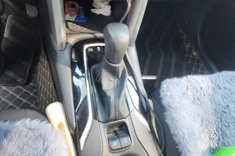 Used Toyota Corolla Cross 2024 2.0L Smart Electric Hybrid Dual-Engine Pioneer Edition Gear Lever