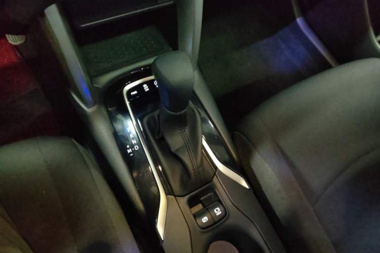 Used Toyota Corolla Cross 2024 2.0L Elite Edition Gear Lever