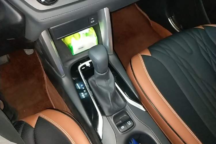 Used Toyota Corolla Cross 2024 2.0L Pioneer Edition Gear Lever