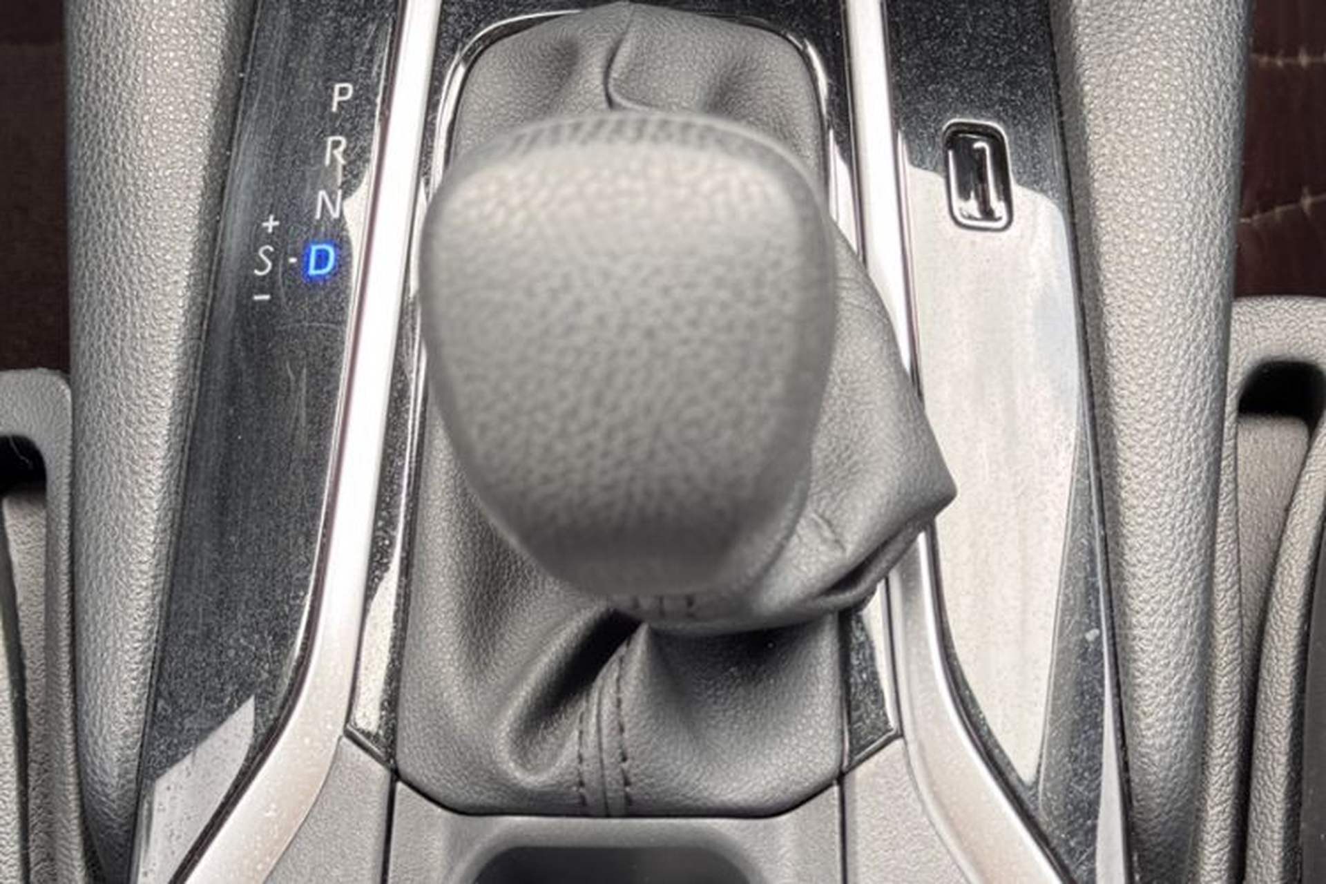 Used Toyota Corolla Cross 2024 2.0L Smart Electric Hybrid Dual-Engine Pioneer Edition Gear Lever