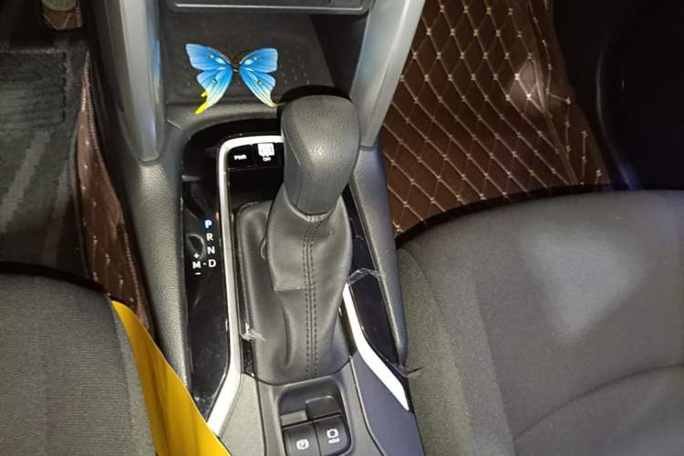 Used Toyota Corolla Cross 2024 2.0L Pioneer Edition Gear Lever