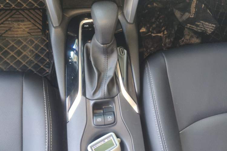 Used Toyota Corolla Cross 2024 2.0L Elite Edition Gear Lever